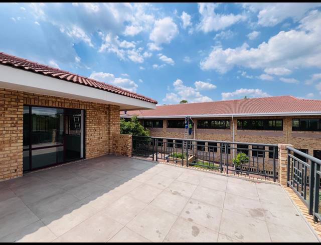 1,460M² OFFICE TO LET IN VORNA VALLEY